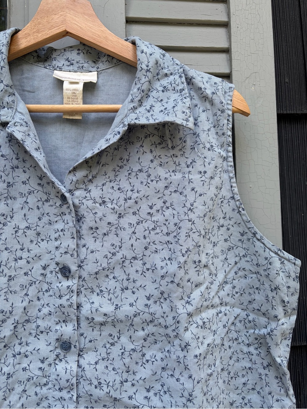 Jones New York Light Blue Floral Sleeveless Button-Up Blouse - Picture 2 of 6